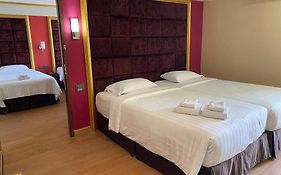 โรงแรมแกรนด์ พิงค์